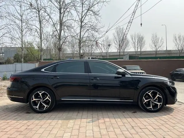 Volkswagen Passat 330TSI Starry Sky Elite Edition