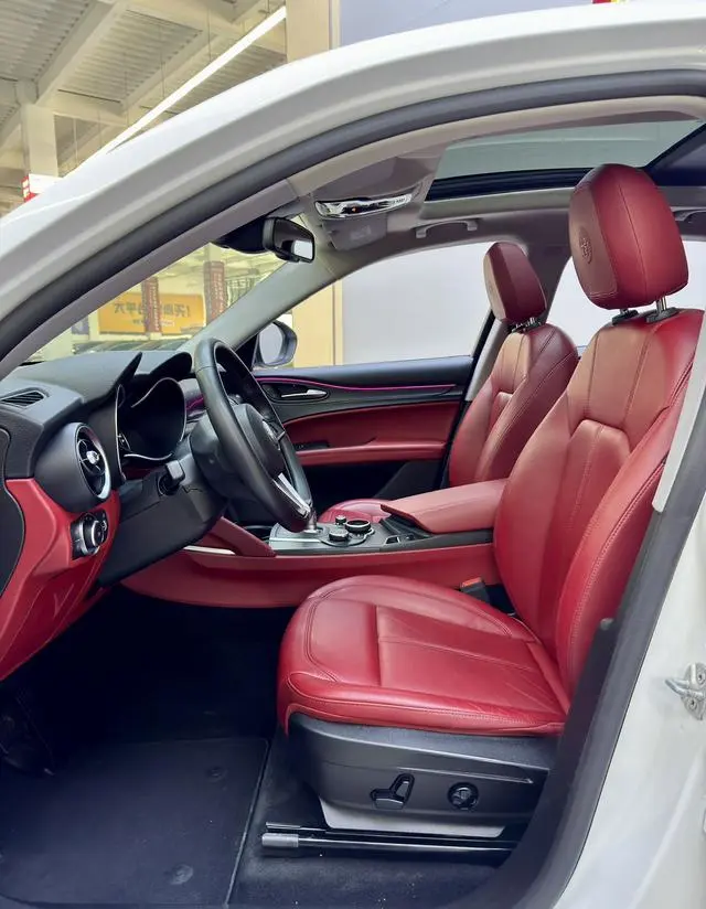 Alfa Romeo Stelvio 2.0T 200HP Elite Edition