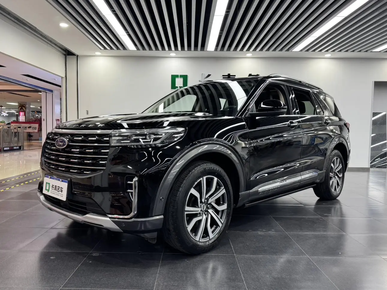 Ford Explorer 2.3T EcoBoost four-wheel drive titanium version 6 seats