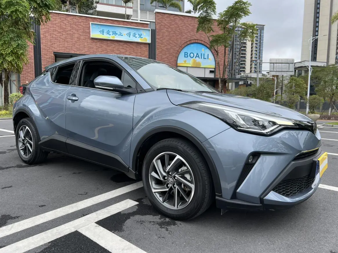 TOYOTA Toyota C-HR 2.0L Deluxe Edition