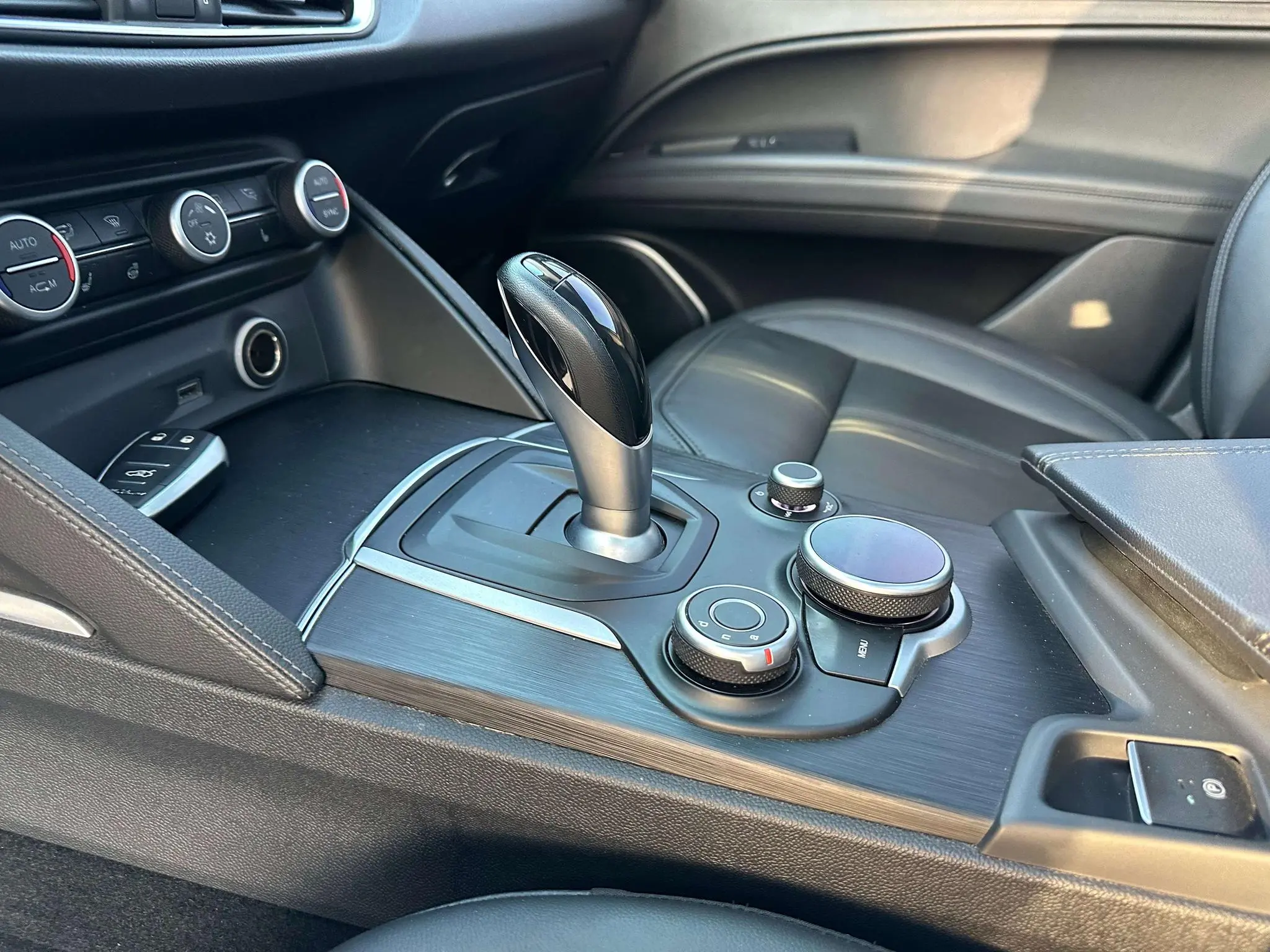 Alfa Romeo Stelvio 2.0T 200HP Deluxe Edition