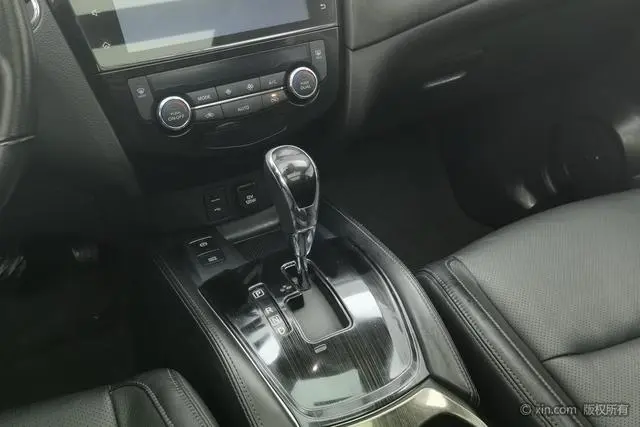 Nissan Qijun 2.5L CVT Luxury Pilot Edition 4WD