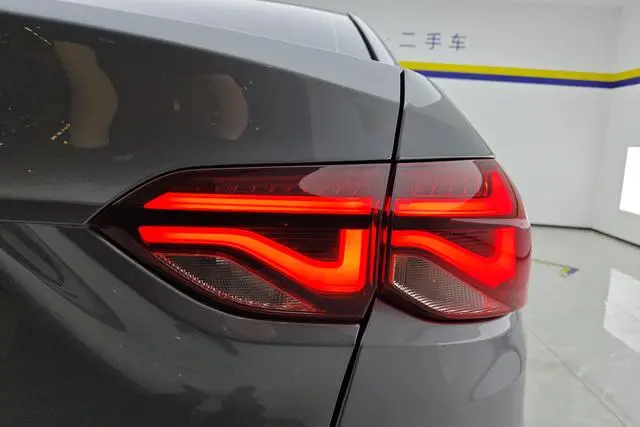 Chevrolet Cruze 320 automatic Enjoy Skylight version
