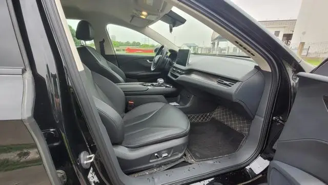 Hongqi Hongqi E-QM5 Basic Travel Version
