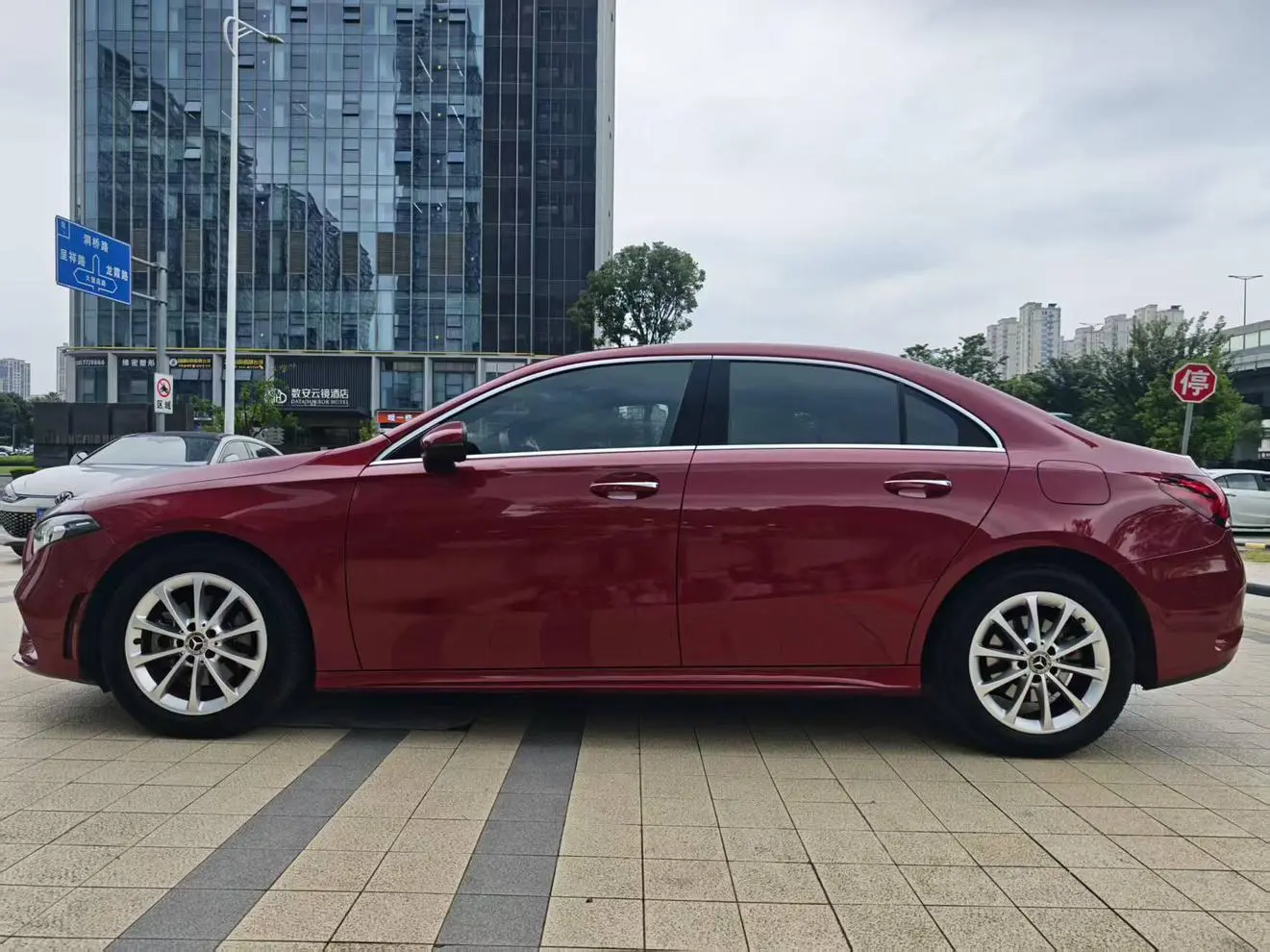 Mercedes-Benz Mercedes-Benz A-class Facelift A 200 L sports sedan fashion version