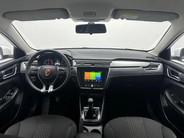 Roewe Roewe i5 1.5L manual 4G Interconnection Linghao Edition Country VI