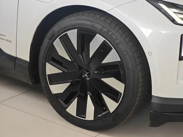 Polestar Polestar 4 Single motor standard battery life PLUS dual star connected version