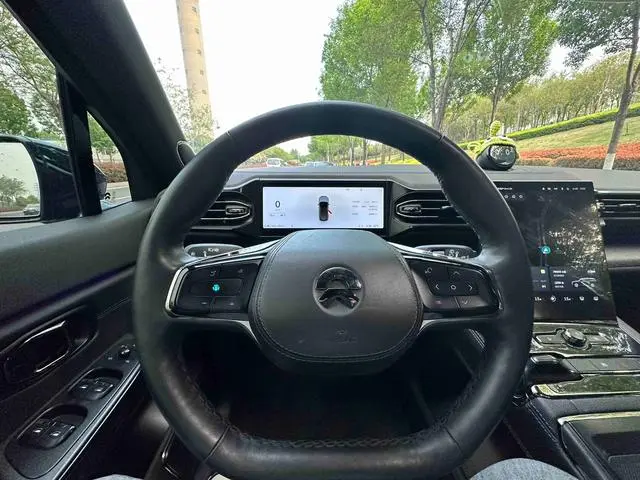 NIO NIO ES8 580KM base version six seats