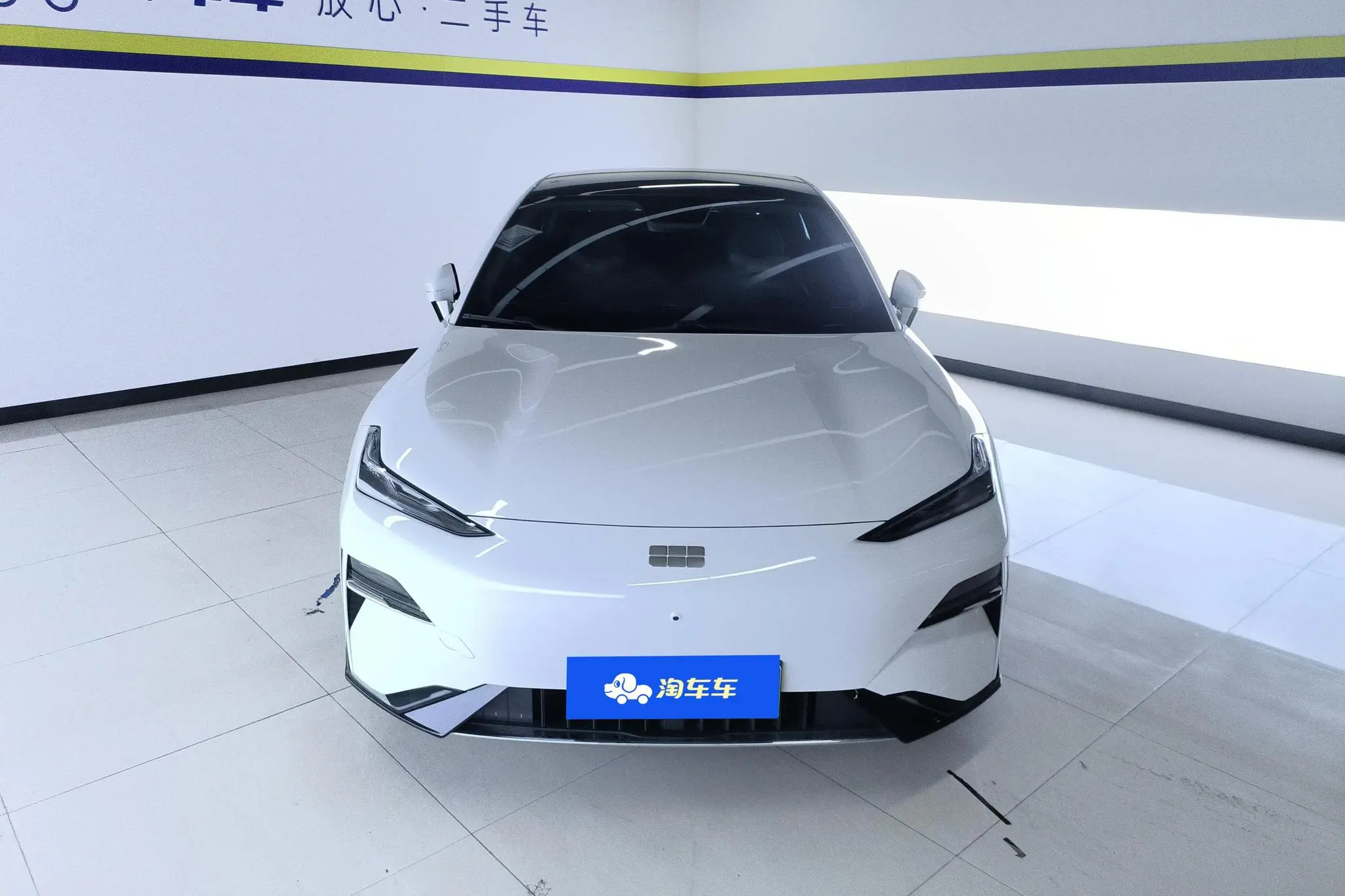 Geely Galaxy Galaxy E8 550km two-wheel drive Longteng version