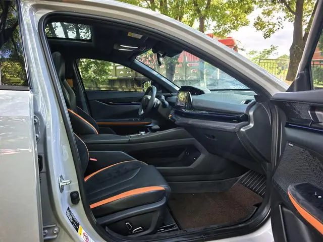 Changan Changan UNI-V 2.0T Collar Speed Version