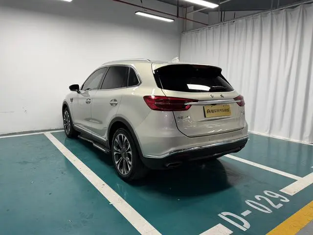 Hongqi Hongqi HS5 2.0T Zhilian flag collar four-wheel drive version