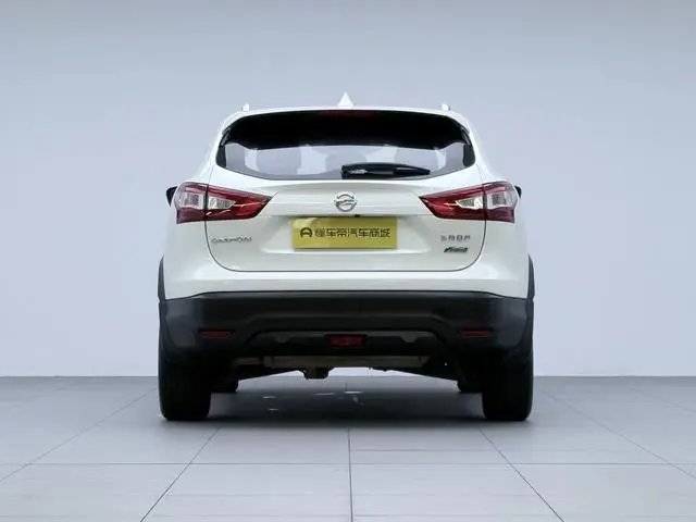 Nissan Qashqai 2.0L CVT Deluxe Edition Country V