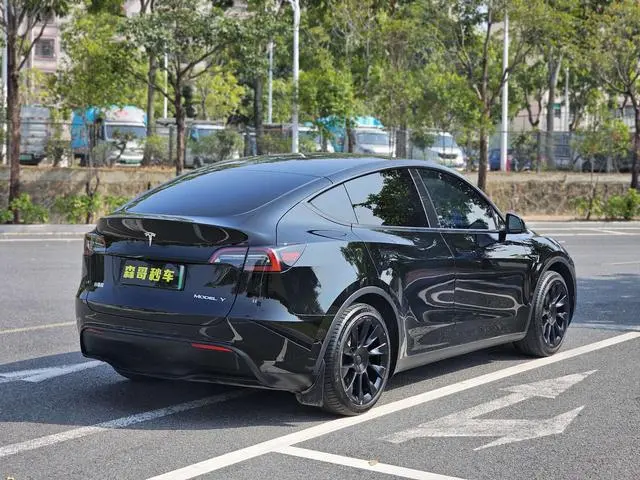 Tesla Model Y Facelifted rear-wheel drive version