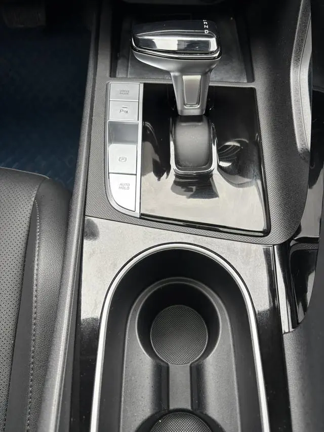 Hyundai Elantra 1.5L CVT LUX Premium Edition