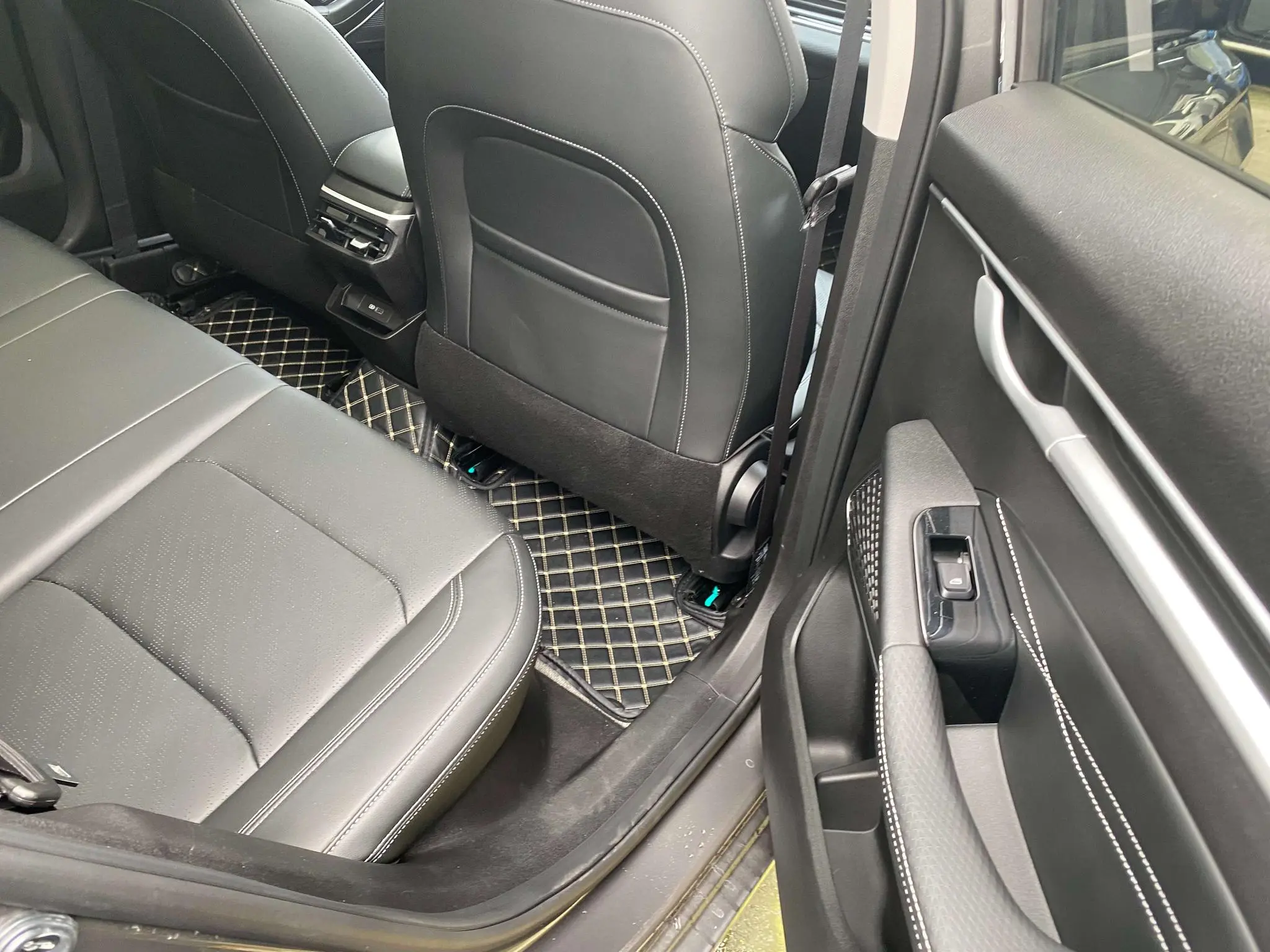 Geely Emgrand 4th generation Champion Edition 1.5L CVT Luxury