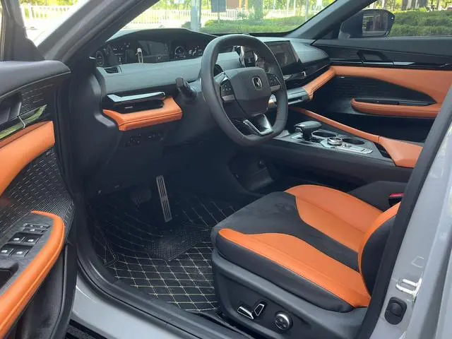 Changan Changan UNI-V 2.0T classic sports type