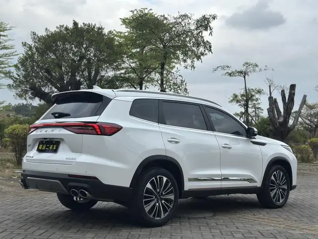 Chery Fulwin Tiggo 8 PRO Champion Edition 390T two-wheel drive Peak Edition 5 seats