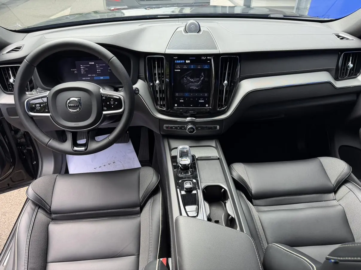 Volvo Volvo XC60 PHEV T8 four-wheel drive long battery life Zhiyuan Extreme night black version