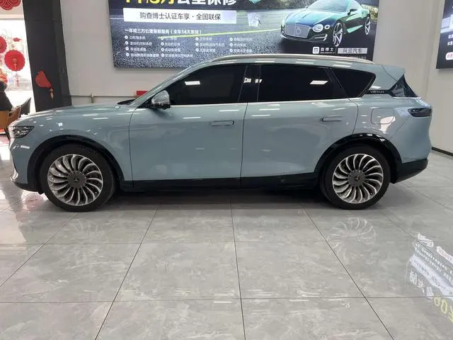 VOYAH Lan Tu FREE Four-wheel drive standard range extension exclusive luxury set