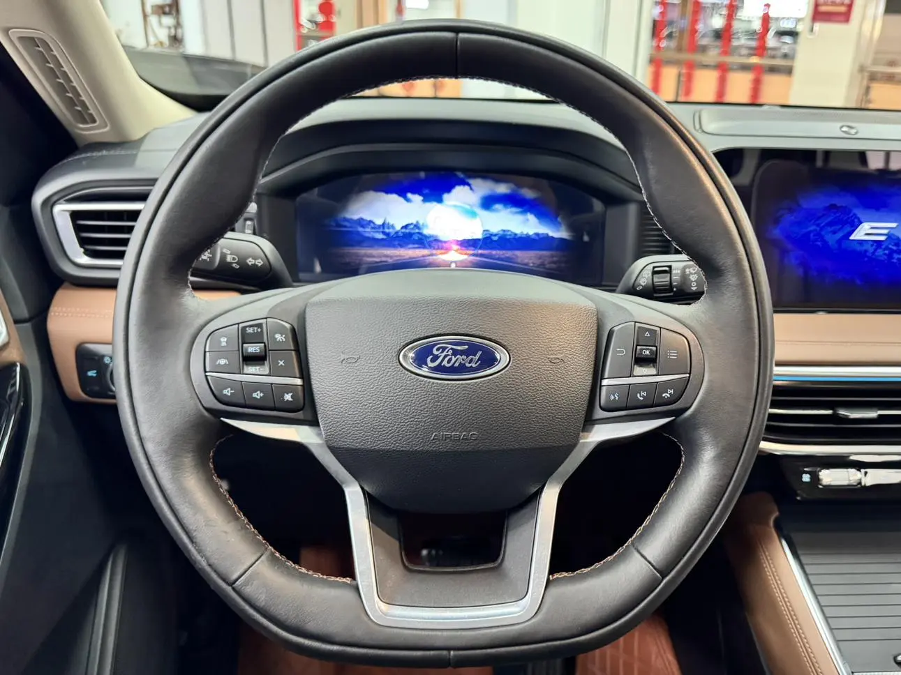Ford Explorer 2.3T EcoBoost four-wheel drive titanium version 6 seats