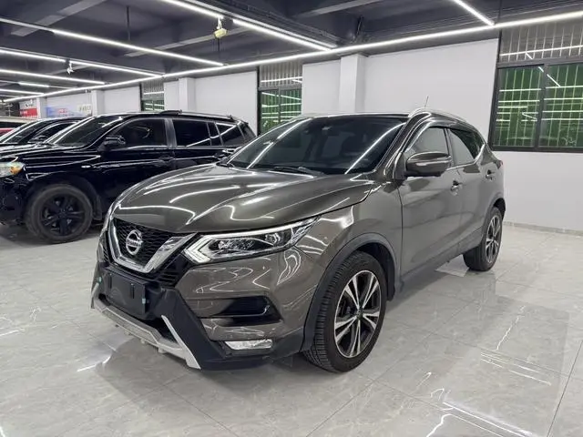 Nissan Qashqai 2.0L CVT Deluxe Edition
