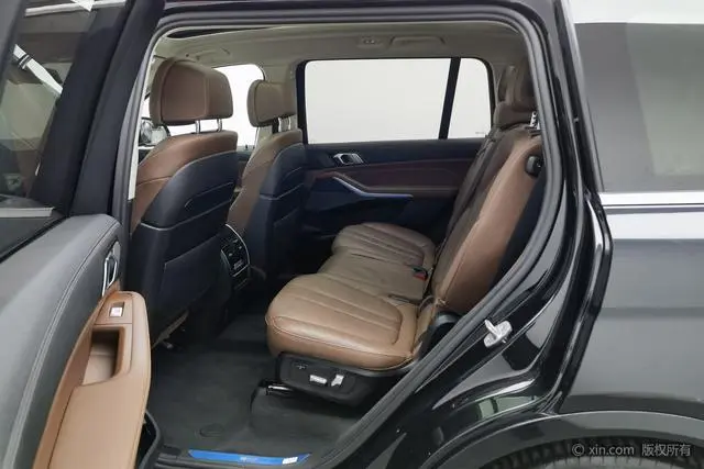 BMW BMW X7 xDrive40i Leading Luxury Set