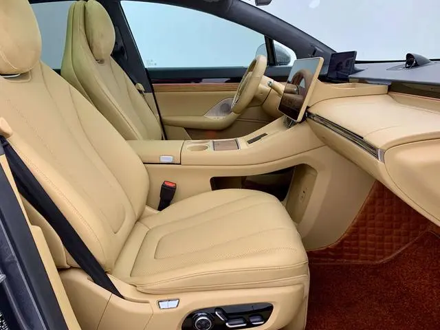 LUXEED Wisdom World R7 Pure electric 82kWh Pro rear drive version