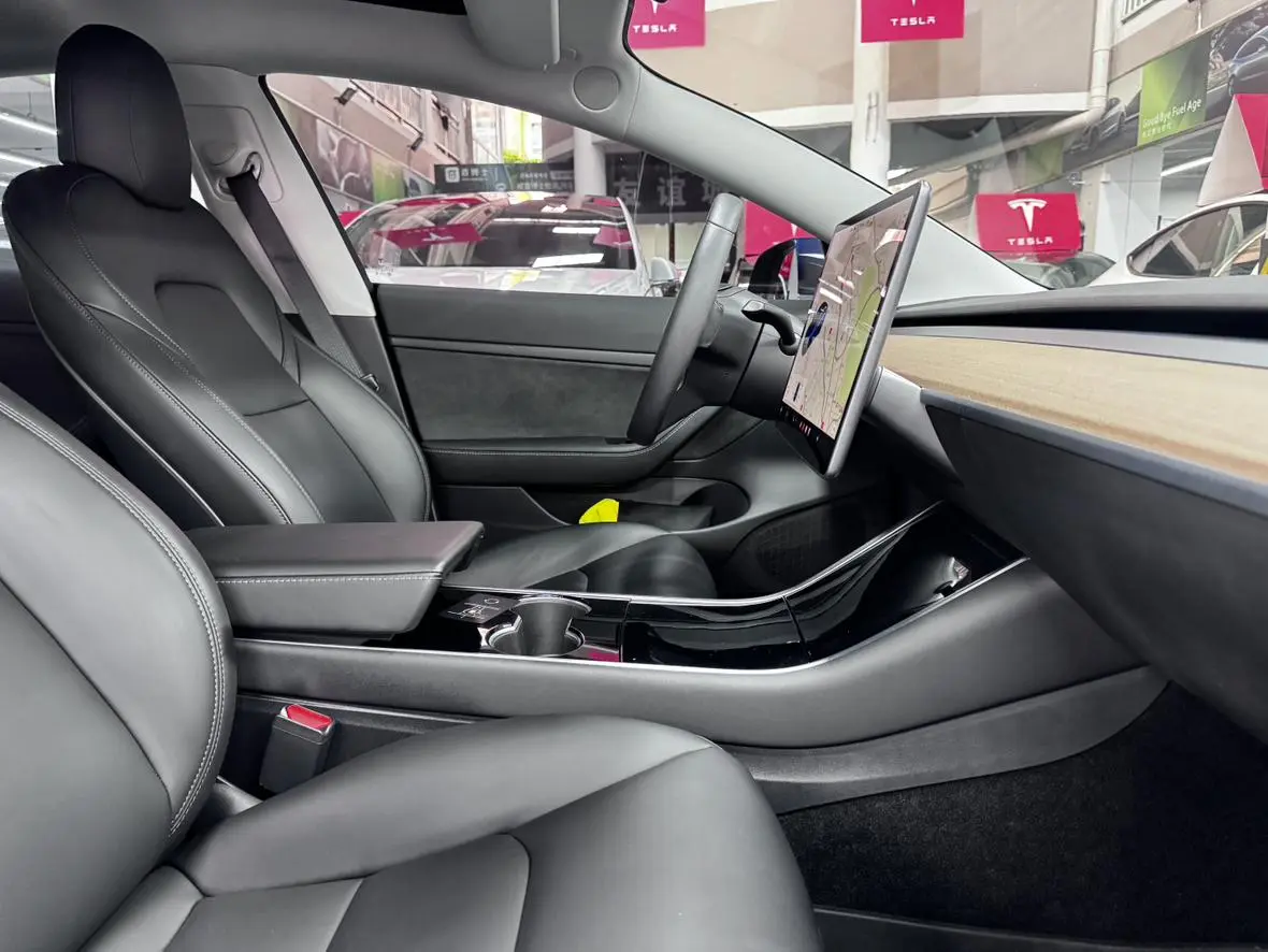 Tesla Model 3 Upgraded version of standard battery life rear drive