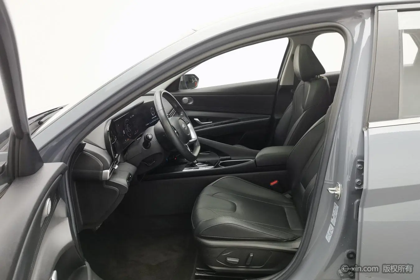 Hyundai Elantra 1.5L CVT LUX Premium Edition