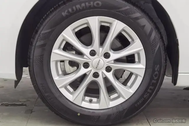 Roewe Roewe i5 1.5L CVT Deluxe Edition