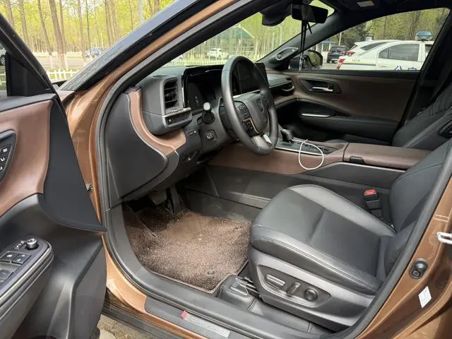 TOYOTA Crown SportCross 2.5L HEV Premium Edition