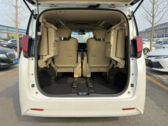TOYOTA Elfa 3.5L Premium Edition
