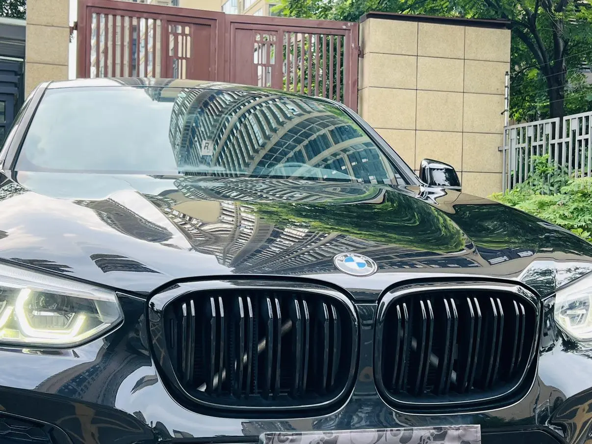 BMW BMW X4 xDrive25i M sports suit