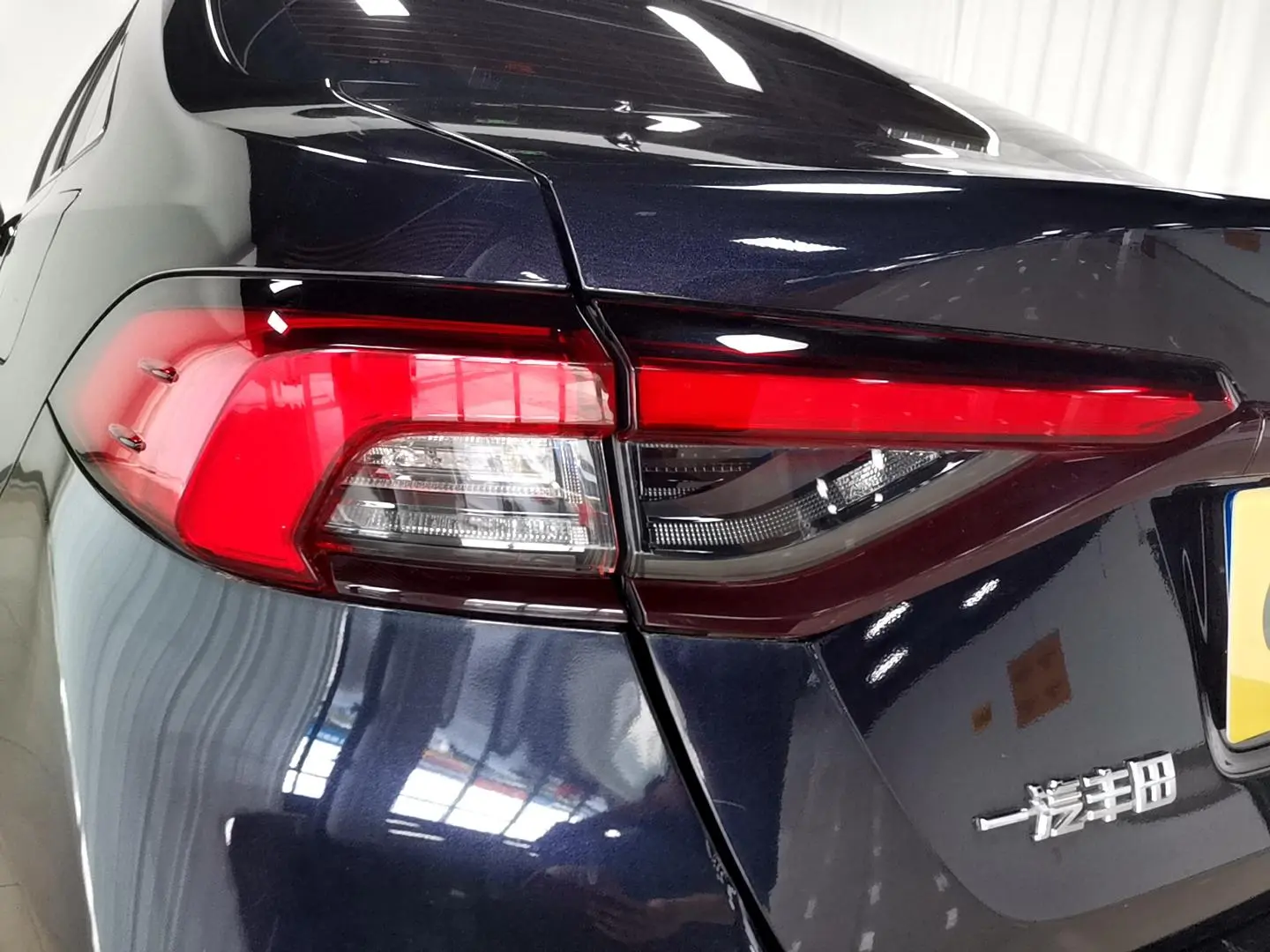 TOYOTA Asian lion 2.0L Premium Edition
