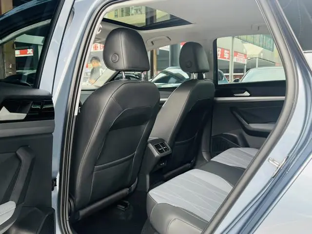 Volkswagen Lavida Facelift 1.5L automatic five million version