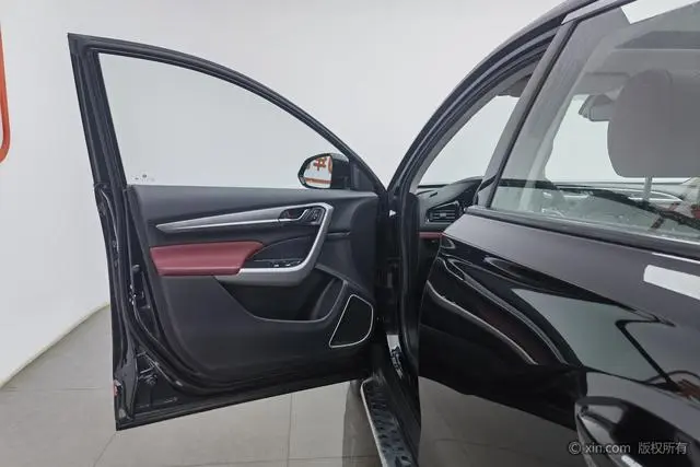 Dongfeng Fengshen Dongfeng Fengshen AX7 PRO 1.6T Automatic Smart Version