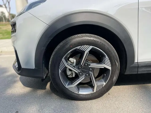 LYNK & CO Lynk & Co. 06 EM-P PHEV Remix Pro
