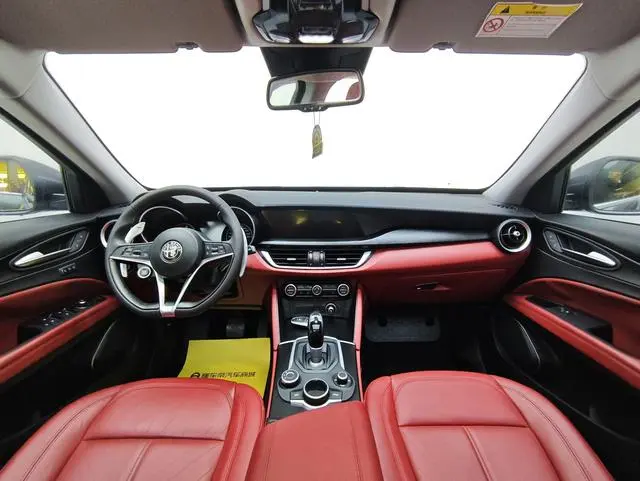 Alfa Romeo Stelvio 2.0T 280HP Deluxe Edition