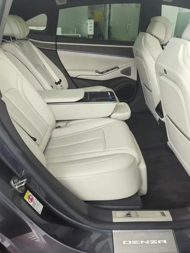 Denza Denza Z9 DM 1100 four-wheel drive Max version