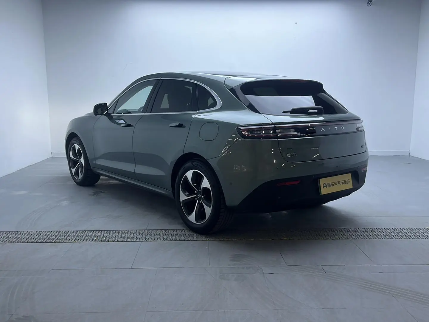 AITO Ask the world M5 Extended range rear drive standard edition