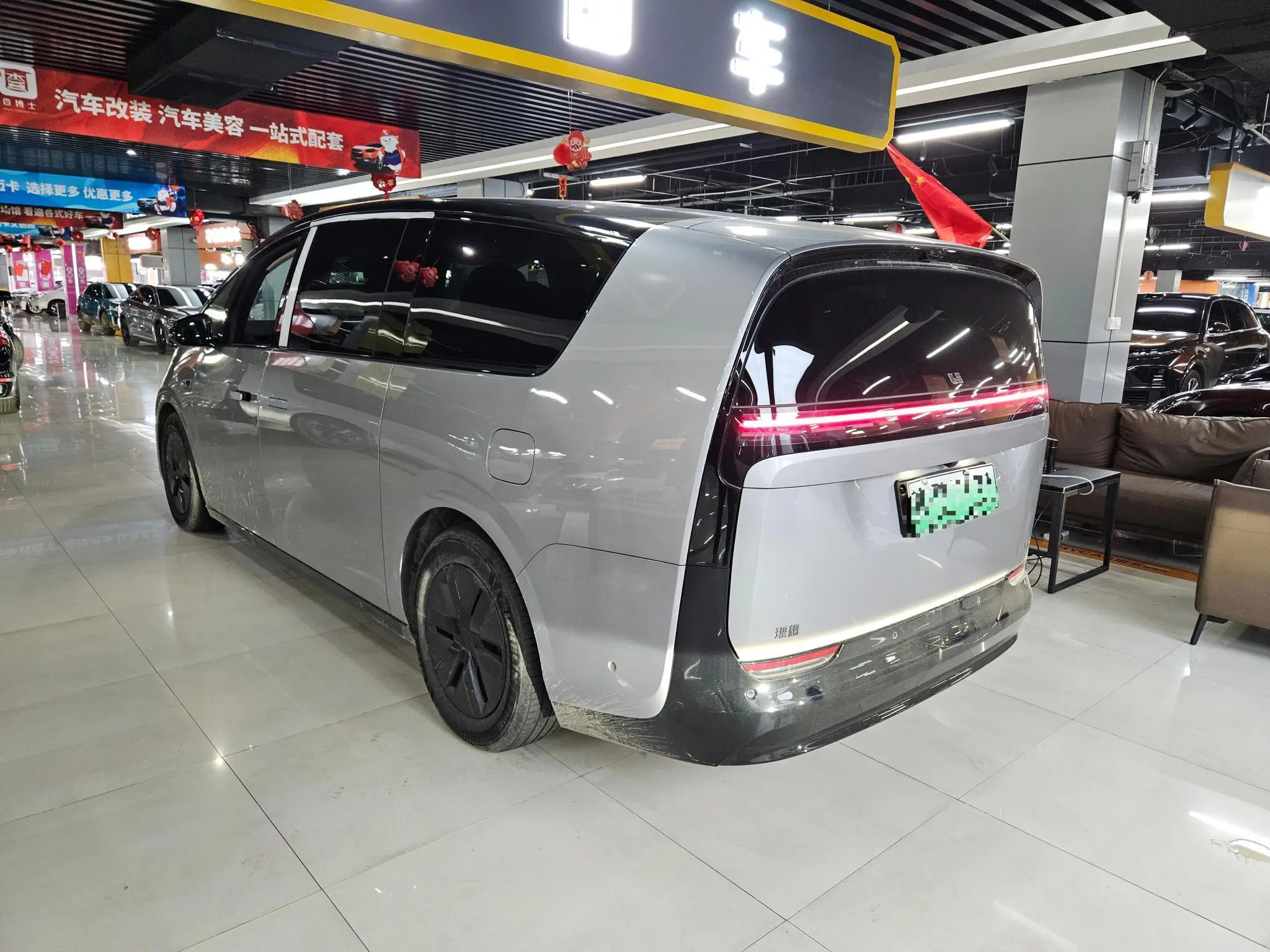 Li Auto Ideal MEGA Ultra version