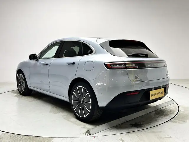 AITO Ask the world M5 Pure electric four-wheel drive performance version