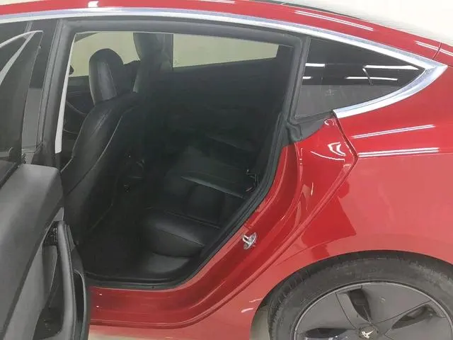 Tesla Model 3 Upgraded version of standard battery life rear drive