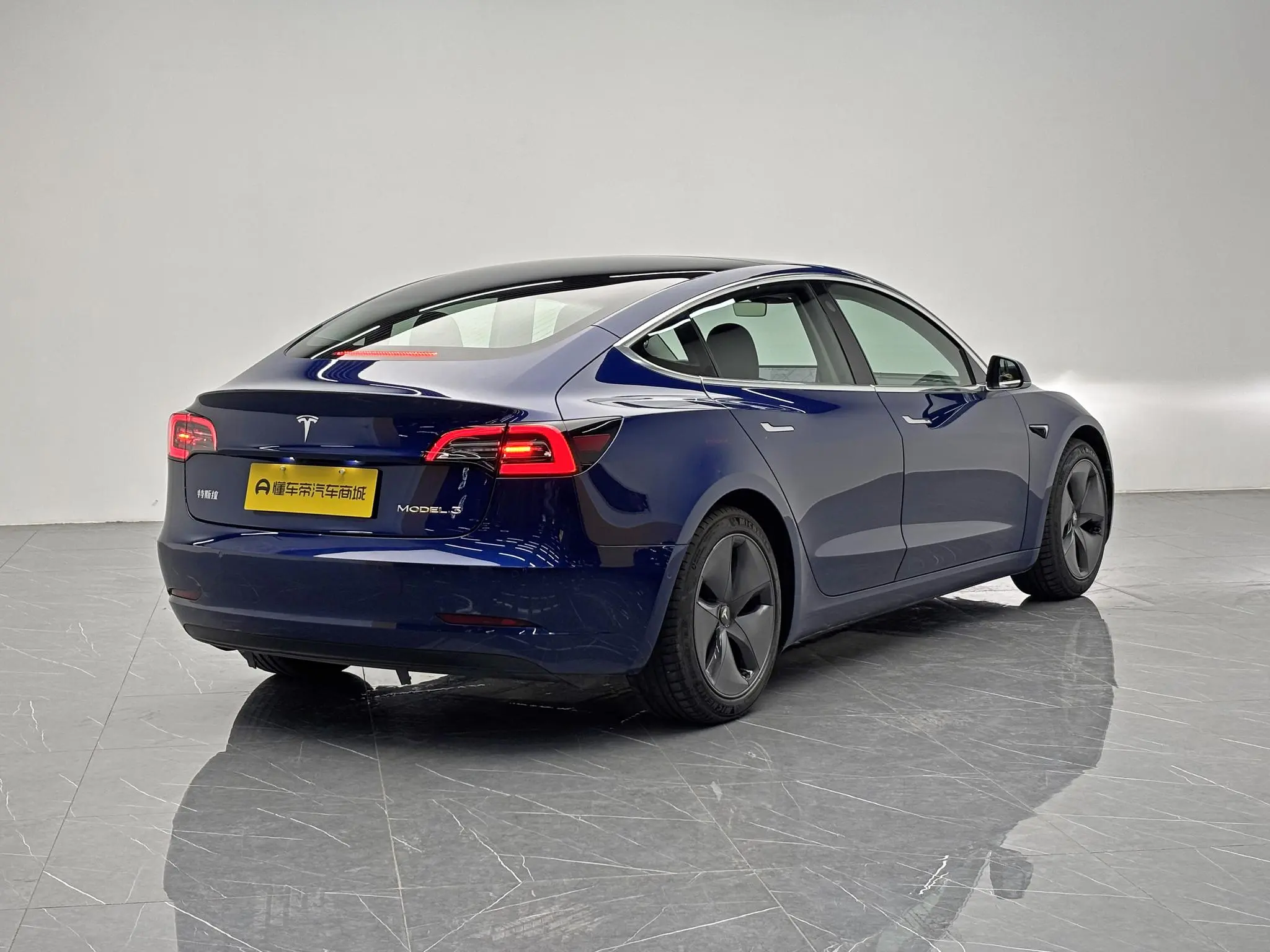 Tesla Model 3 Upgraded version of standard battery life rear drive