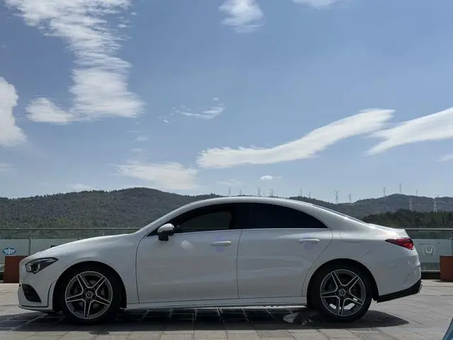 Mercedes-Benz Mercedes-Benz CLA CLA 200 four-door coupe