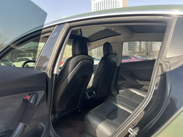 Tesla Model 3 Upgraded version of standard battery life rear drive