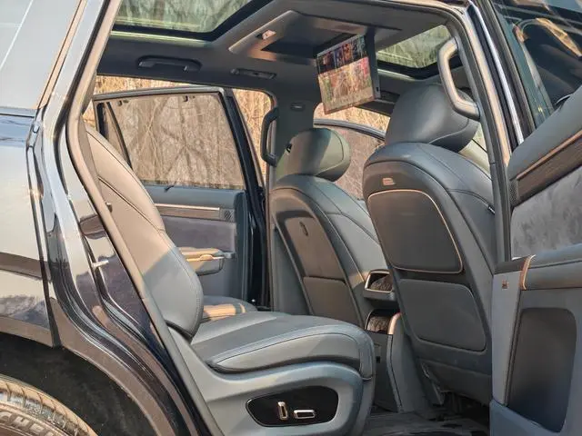 Dongfeng eπ eπ008 210Max extended range version 6 seats