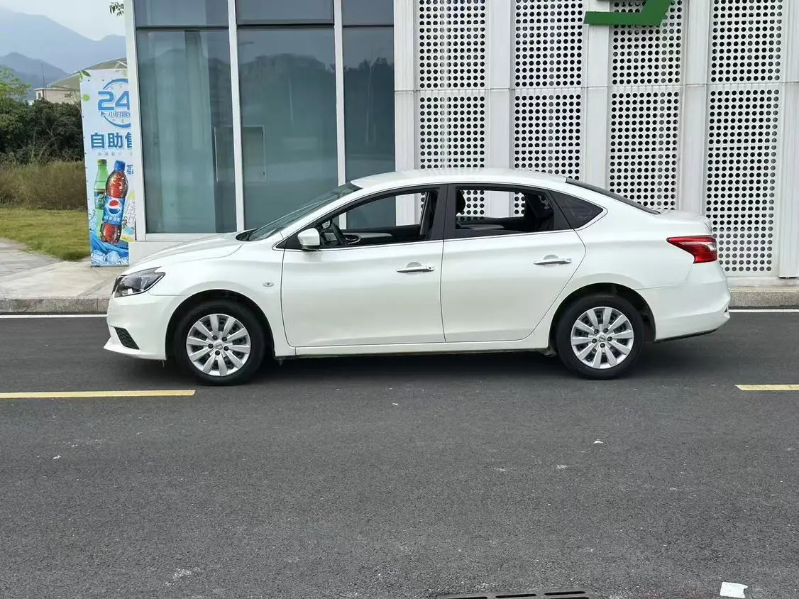 Nissan Xuan Yi Classic 1.6 XE CVT Comfort Edition