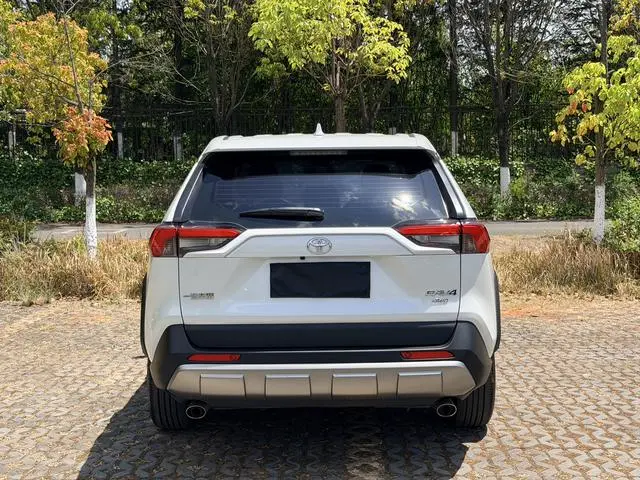 TOYOTA RAV4 Rongfang 2.0L CVT four-wheel drive fashion version