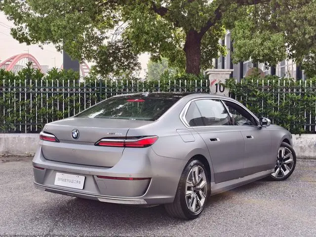 BMW BMW i7 xDrive60L Luxury Set